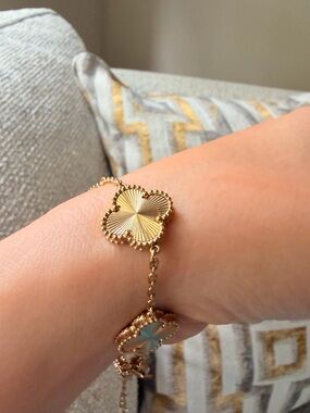 Gold Clover Link Bracelet